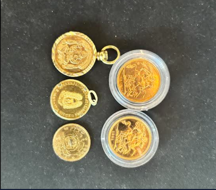 Gold jewellery lot